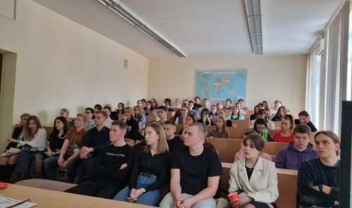 8 апреля со студентами был проведен лекторий на тему: «Актуальные вопросы противодействия алкоголизму и наркомании»